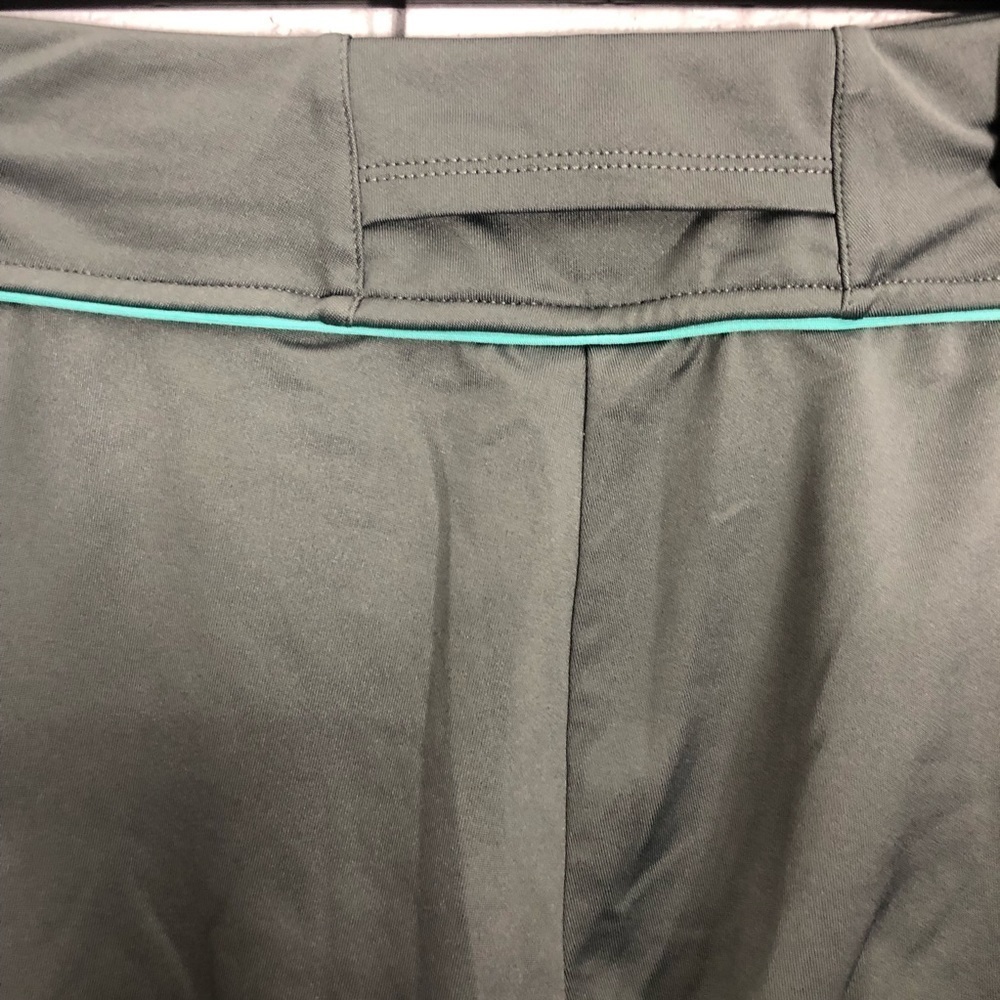 New Balance Women’s Gray‎ and Aqua Capri Pants - Picture 7 of 8
